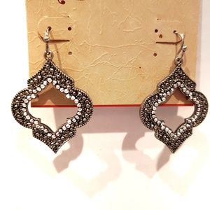 NWT drop Persian design earrings